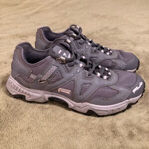 EUC Vintage Fila Sneakers Size 8.5M
